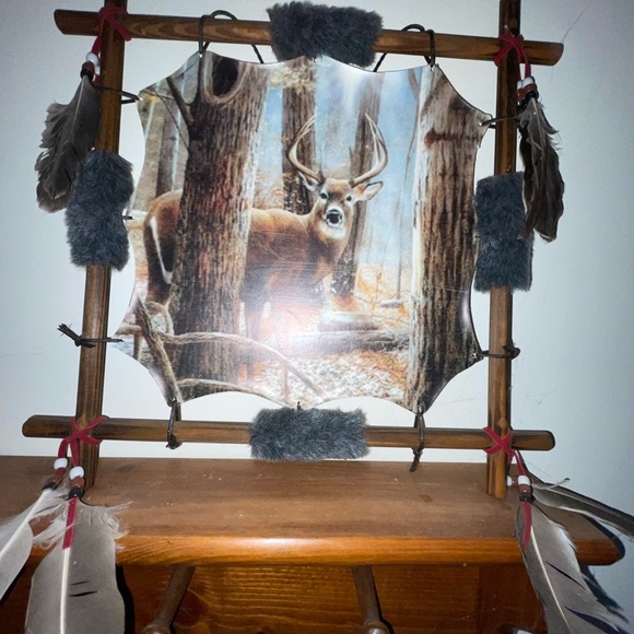 Stretched animal hide with the wolf and a buck hand painted - Picture 7 of 7